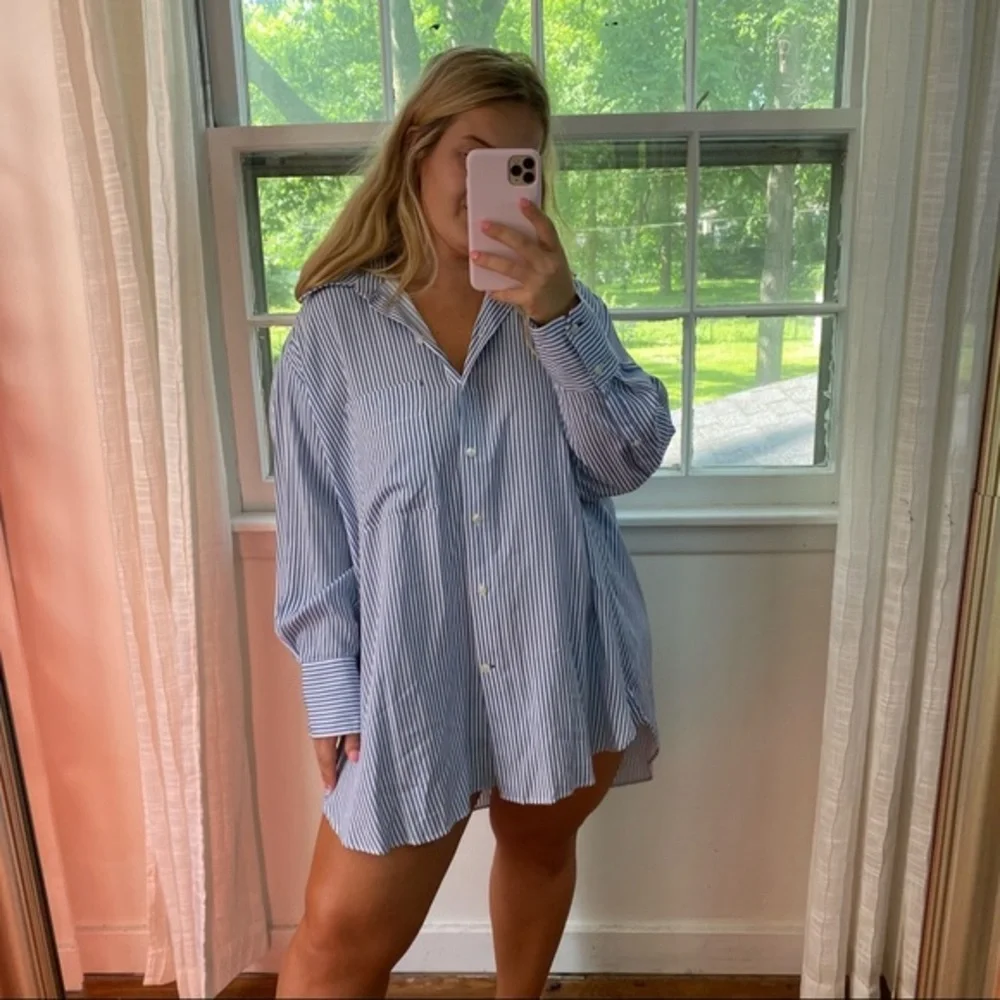 𝅺Zara Oversized Shirt Button Down Blue White XS